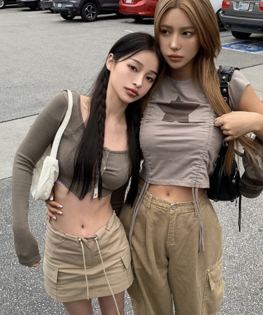 Two ladies wearing Acubi fashion-inspired outfits on the streets of Seoul.